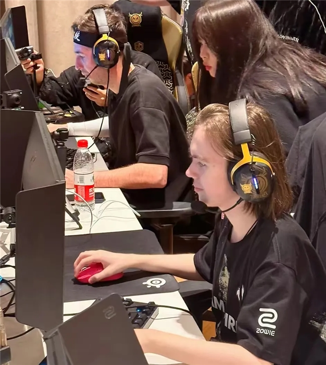 VCT CN 发布了 TYLOO 赛季阵容： Eren ／ 5CM ／Antetokounmpo／ ninebody ／慢慢来