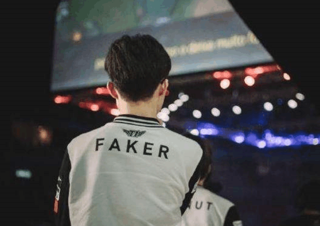 Caps：离开Fnatic不是因为钱，而是看不到改变