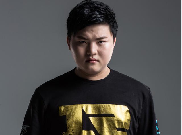 Virtus.pro 击败 Astralis 以晋级 PGL 布加勒斯特 2025 季后赛